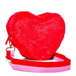 Bath & Body Works Red Fuzzy Heart Crossbody Valentines Pamper Set